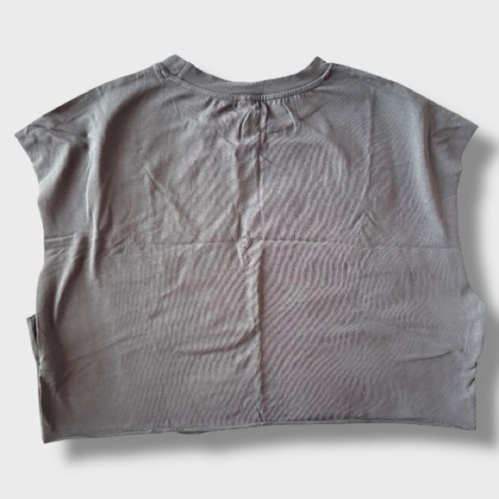 Women’s Graphic Tee - M - Picture 2 of 7